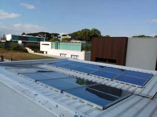 Aquecimento por coletores solares de placas residenciais 