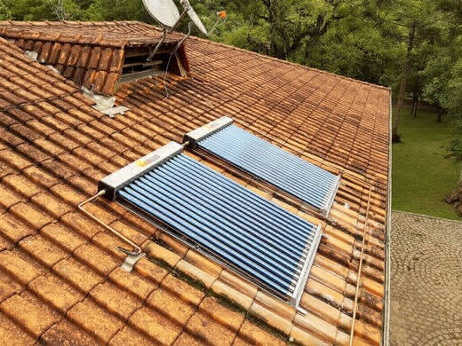 Aquecimento por coletores solares de placas residenciais 