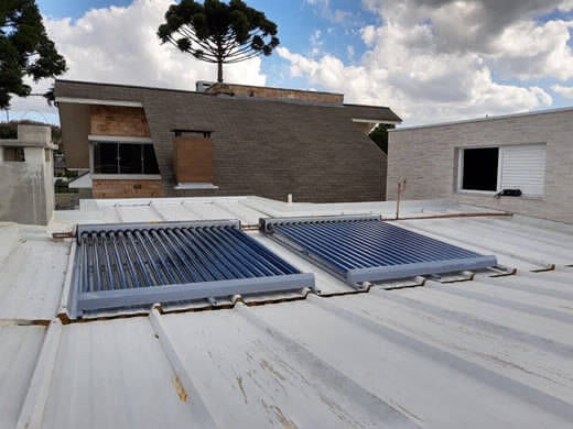 Aquecimento por coletores solares de placas residenciais 